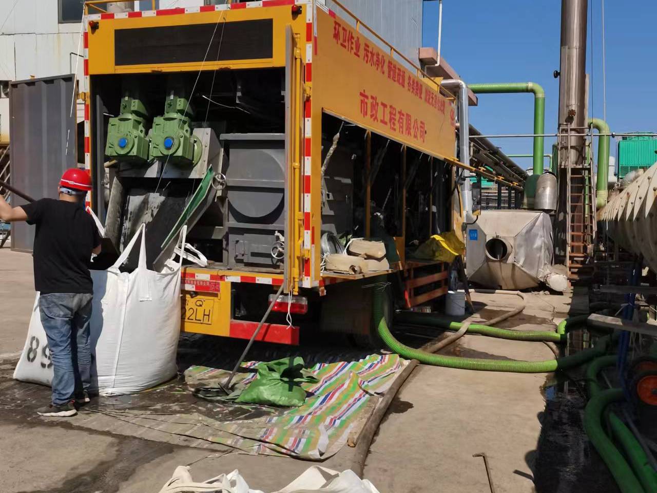 金平淤泥压干处理